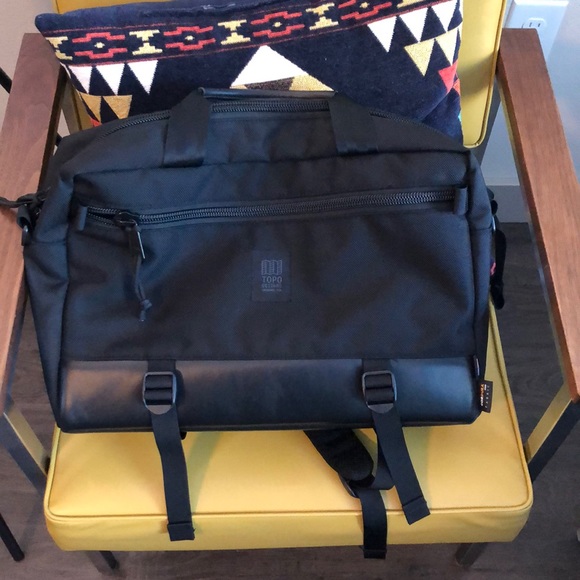 topo design commuter briefcase